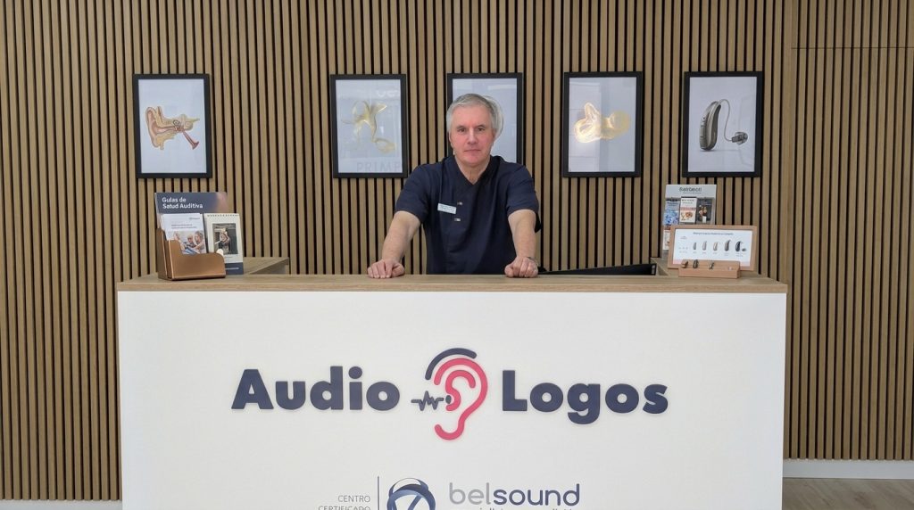 Ramon en el centro auditivo Audio Logos en Alicante